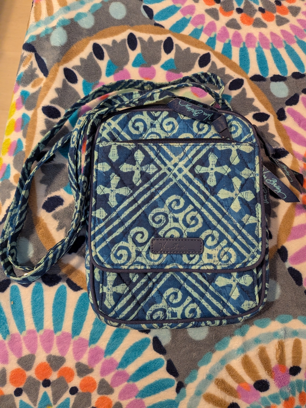 Vera Bradley Retired Ikat Island Crossbody Bag - Picture 2 of 11